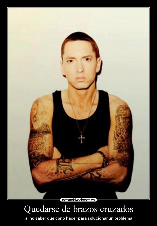 Quedarse de brazos cruzados -