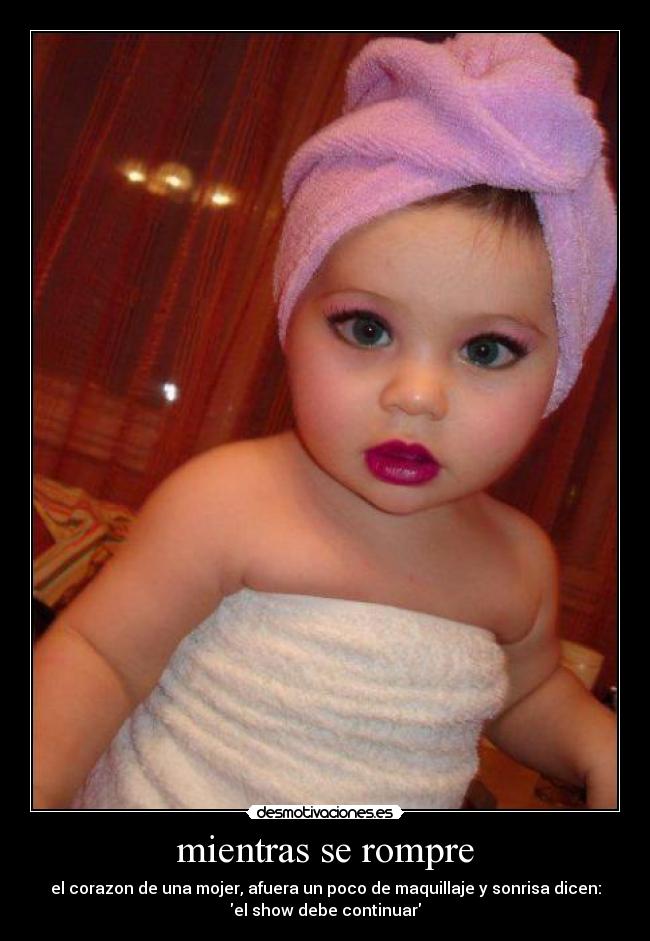 carteles mientras rompe desmotivaciones