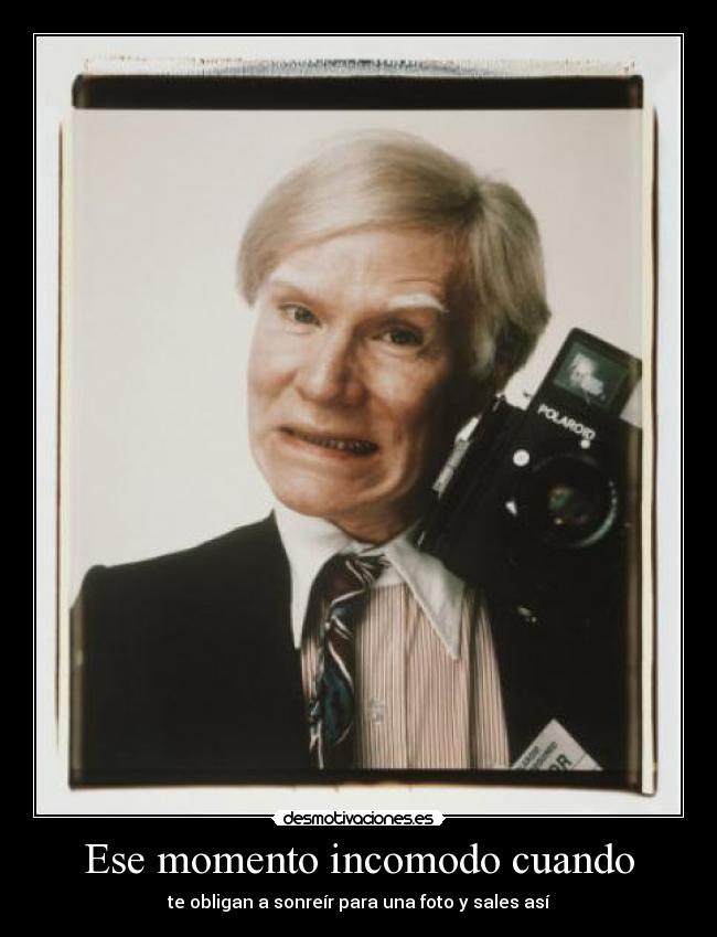 Ese momento incomodo cuando - te obligan a sonreír para una foto y sales así