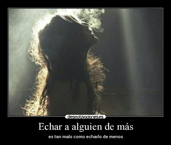 Echar a alguien de más -
