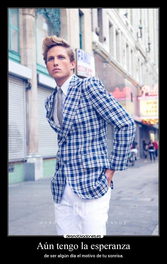 Aún tengo la esperanza - de ser algún día el motivo de tu sonrisa.