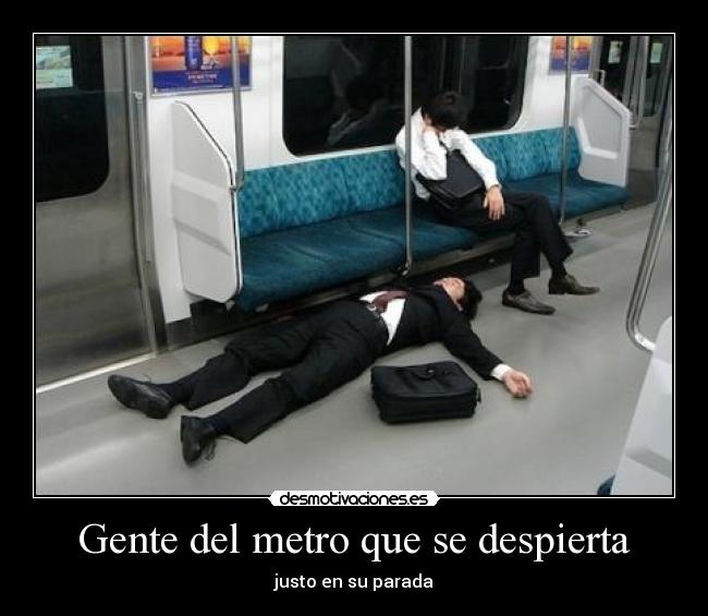 Gente del metro que se despierta -