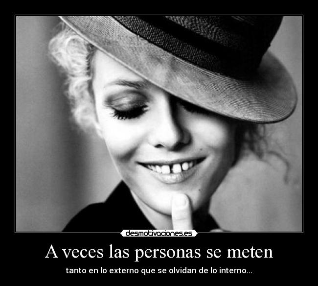 carteles woman smile desmotivaciones