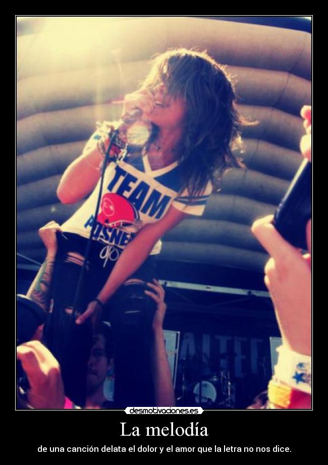 La melodía - de una canción delata el dolor y el amor que la letra no nos dice.