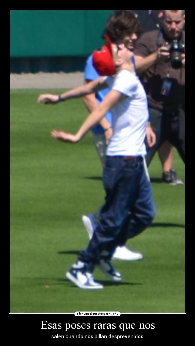 Esas poses raras que nos -