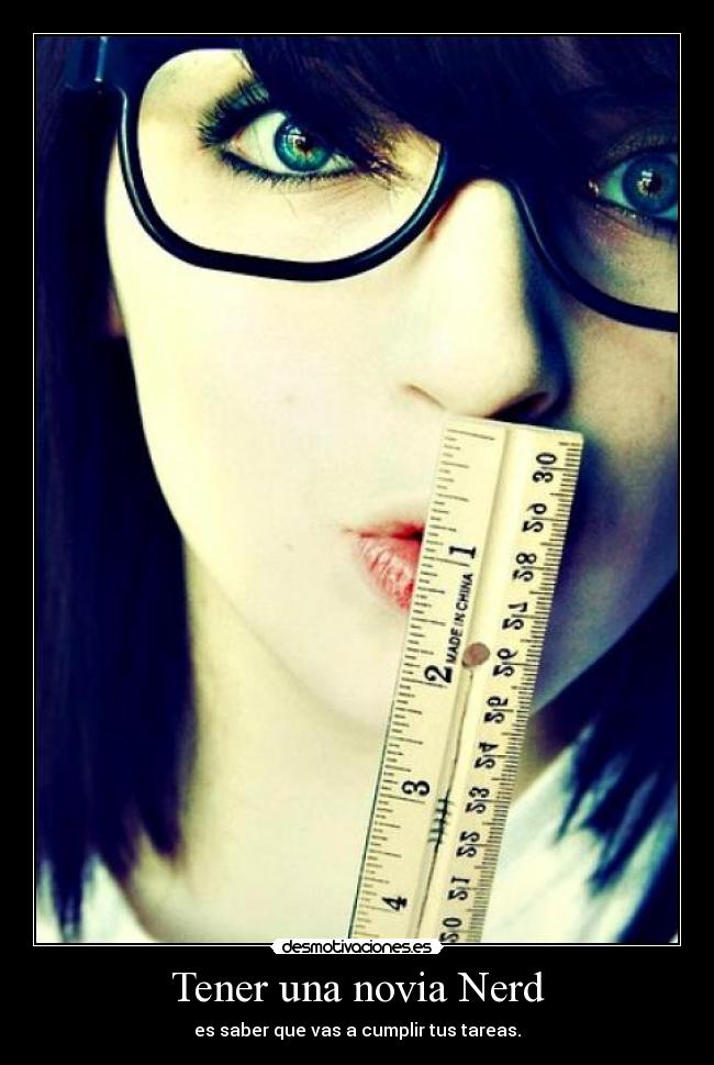 carteles tener novia nerd desmotivaciones