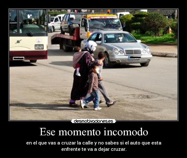 Ese momento incomodo - en el que vas a cruzar la calle y no sabes si el auto que esta
enfrente te va a dejar cruzar.