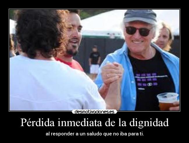 Pérdida inmediata de la dignidad - al responder a un saludo que no iba para ti.