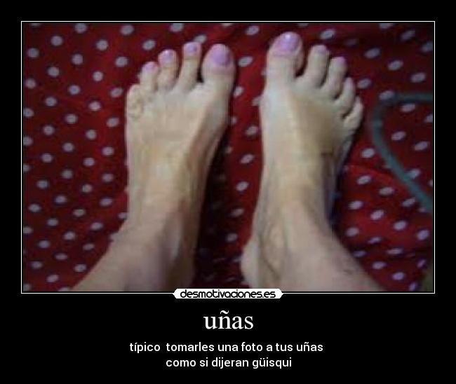uñas - típico tomarles una foto a tus uñas
como si dijeran güisqui