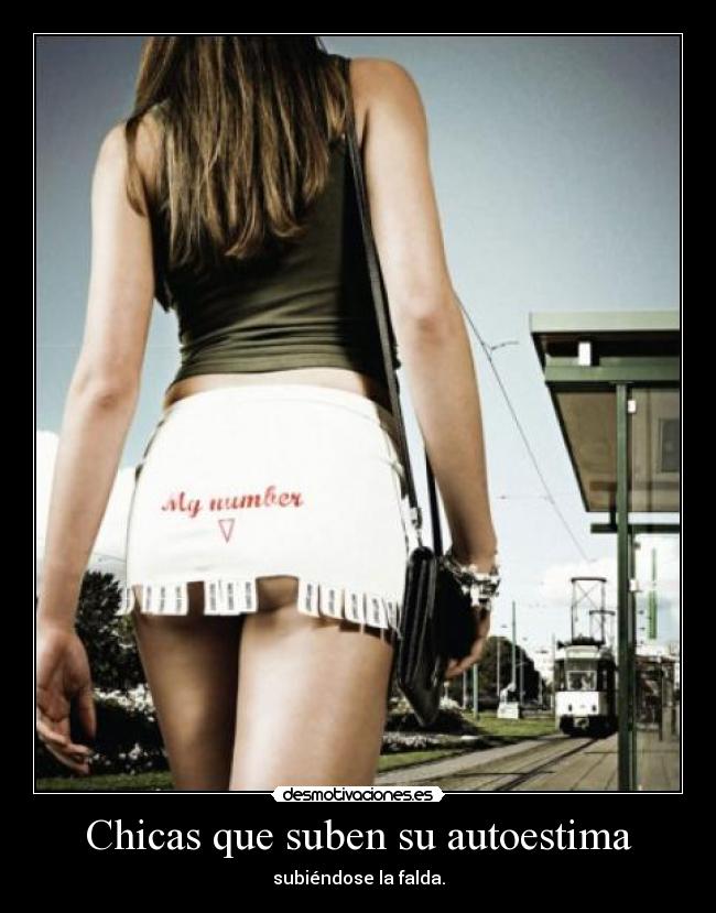 Chicas que suben su autoestima - subiéndose la falda.