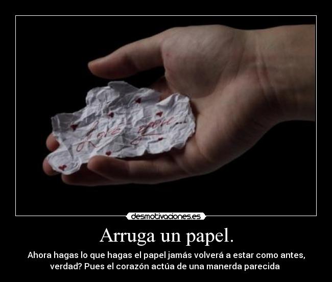 Arruga un papel. -