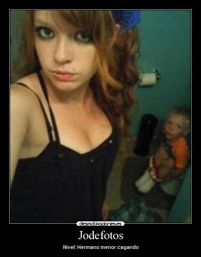 Jodefotos - Nivel: Hermano menor cagando