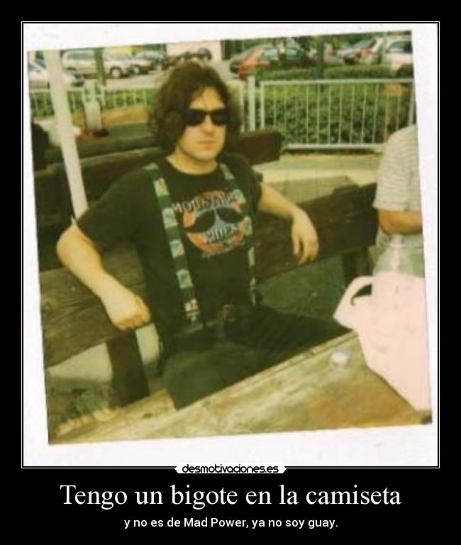 Tengo un bigote en la camiseta -