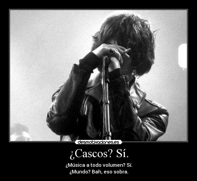 ¿Cascos? Sí. - ¿Música a todo volumen? Sí.
¿Mundo? Bah, eso sobra.