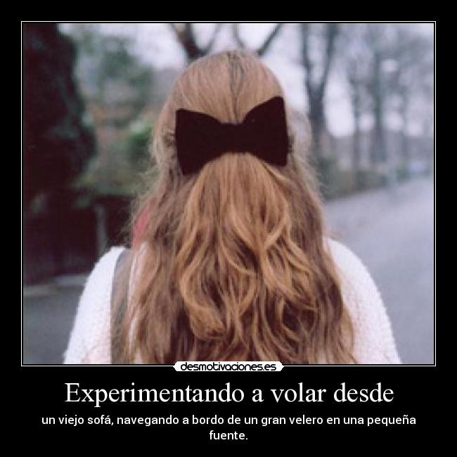 Experimentando a volar desde - un viejo sofá, navegando a bordo de un gran velero en una pequeña fuente.