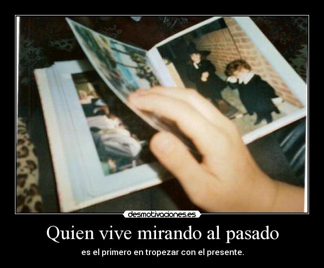 Quien vive mirando al pasado -