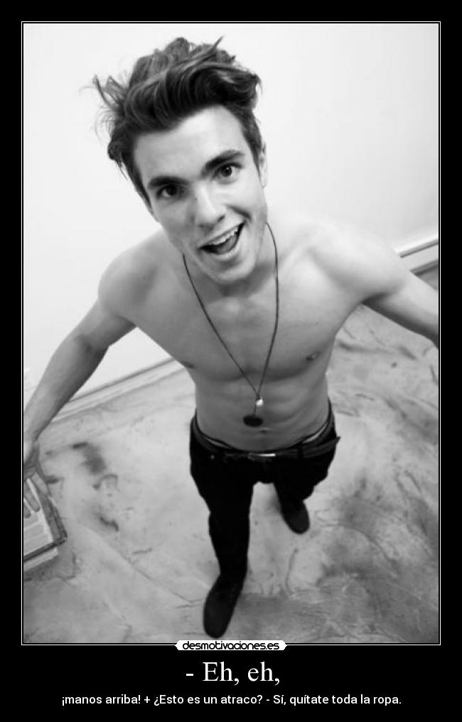 - Eh, eh, - ¡manos arriba! + ¿Esto es un atraco? - Sí, quítate toda la ropa.