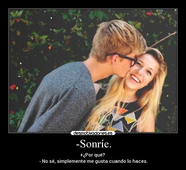 -Sonríe. -
