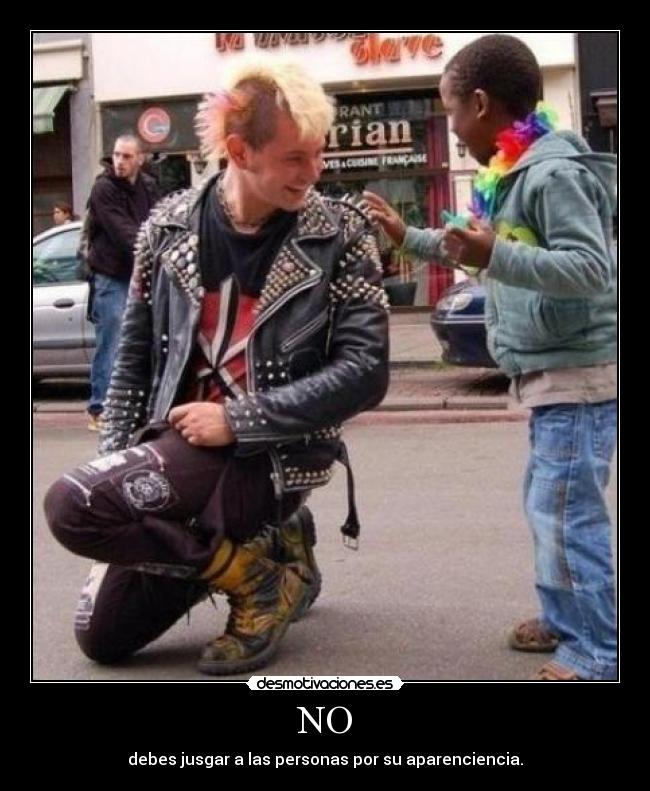 NO - debes jusgar a las personas por su aparenciencia.