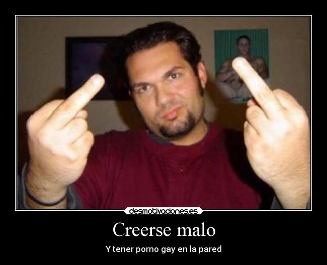 Creerse malo - Y tener porno gay en la pared