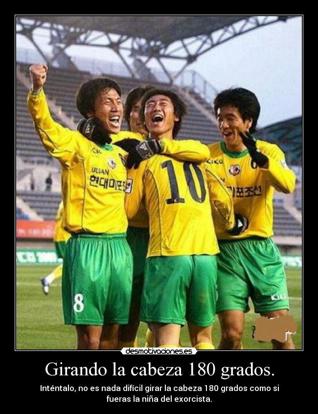 Girando la cabeza 180 grados. -