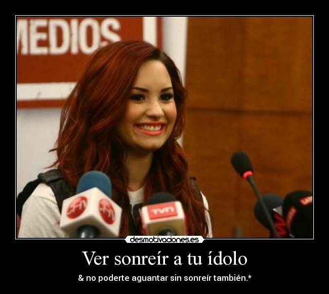 Ver sonreír a tu ídolo - & no poderte aguantar sin sonreír también.*