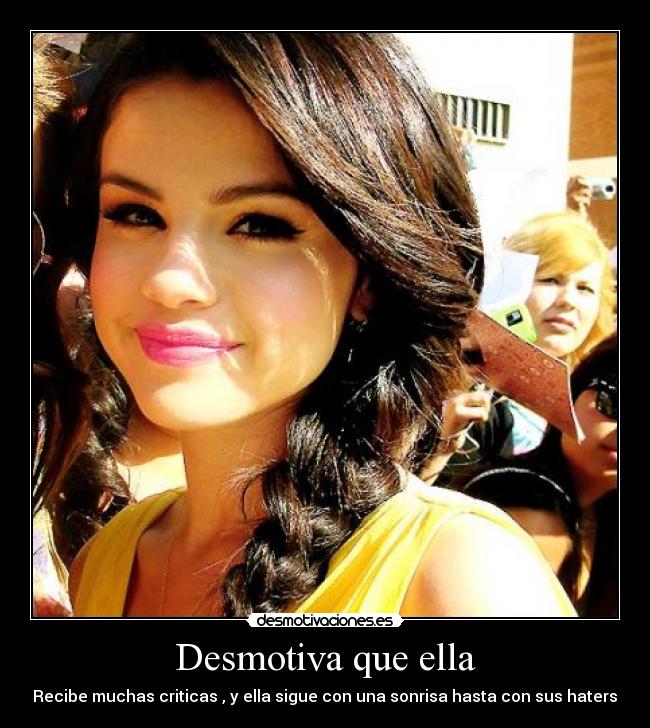 Desmotiva que ella - Recibe muchas criticas , y ella sigue con una sonrisa hasta con sus haters♥