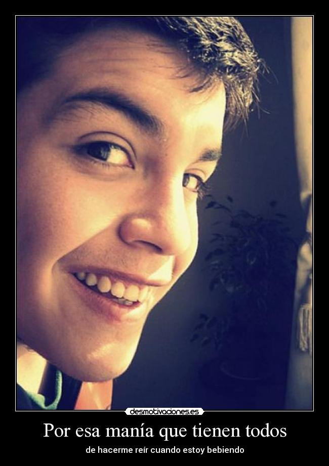 Por esa manía que tienen todos - de hacerme reír cuando estoy bebiendo
