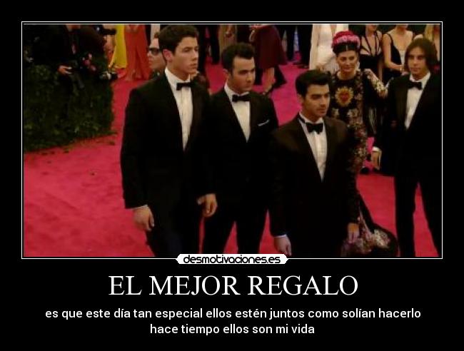 EL MEJOR REGALO - es que este día tan especial ellos estén juntos como solían hacerlo
hace tiempo ellos son mi vida