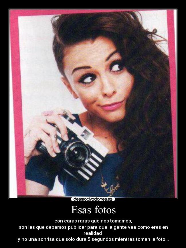 Esas fotos - con caras raras que nos tomamos,
son las que debemos publicar para que la gente vea como eres en realidad 
y no una sonrisa que solo dura 5 segundos mientras toman la foto...