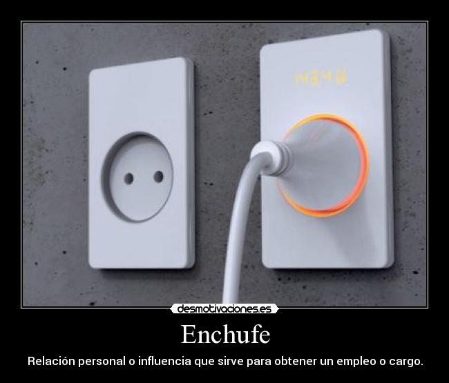 Enchufe - Relación personal o influencia que sirve para obtener un empleo o cargo.