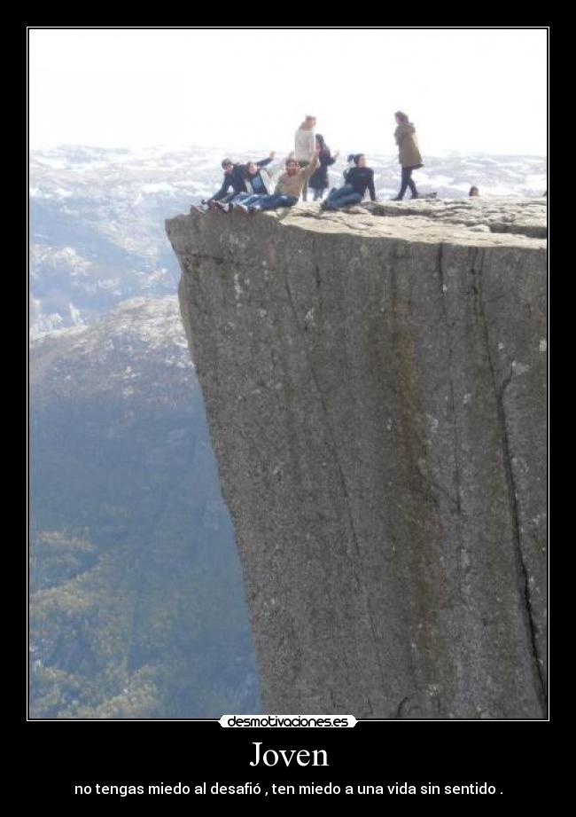 Joven - no tengas miedo al desafió , ten miedo a una vida sin sentido .