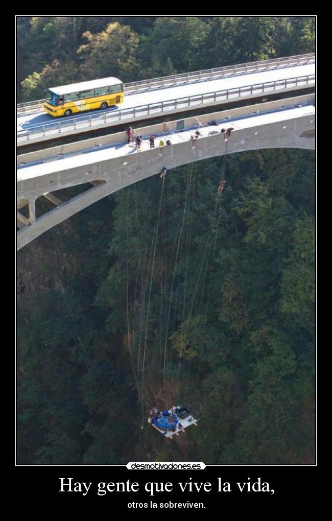 Hay gente que vive la vida, -