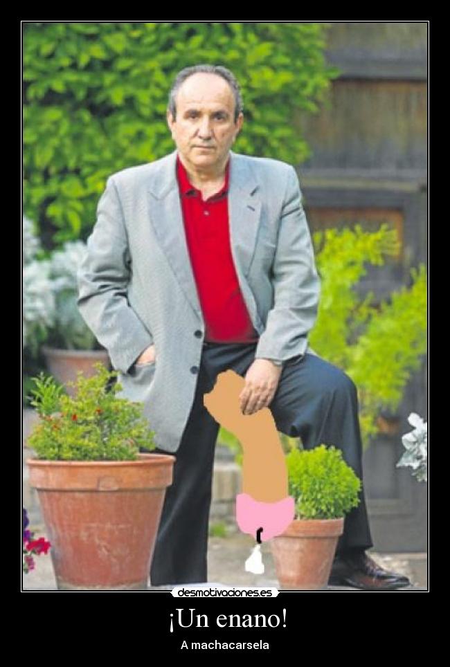 ¡Un enano! - A machacarsela