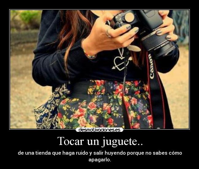 Tocar un juguete.. -