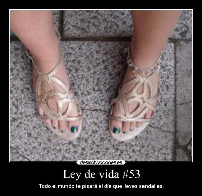 Ley de vida #53 - Todo el mundo te pisará el día que lleves sandalias.
