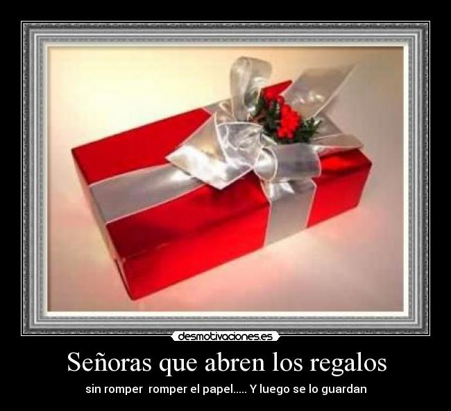 Señoras que abren los regalos - 