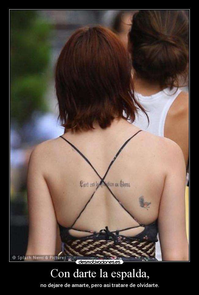 Con darte la espalda, -