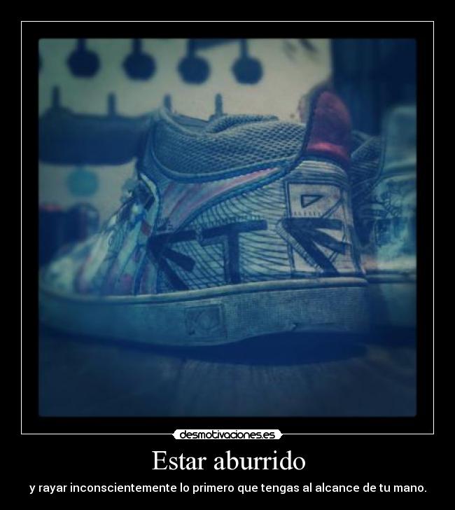 Estar aburrido - y rayar inconscientemente lo primero que tengas al alcance de tu mano.