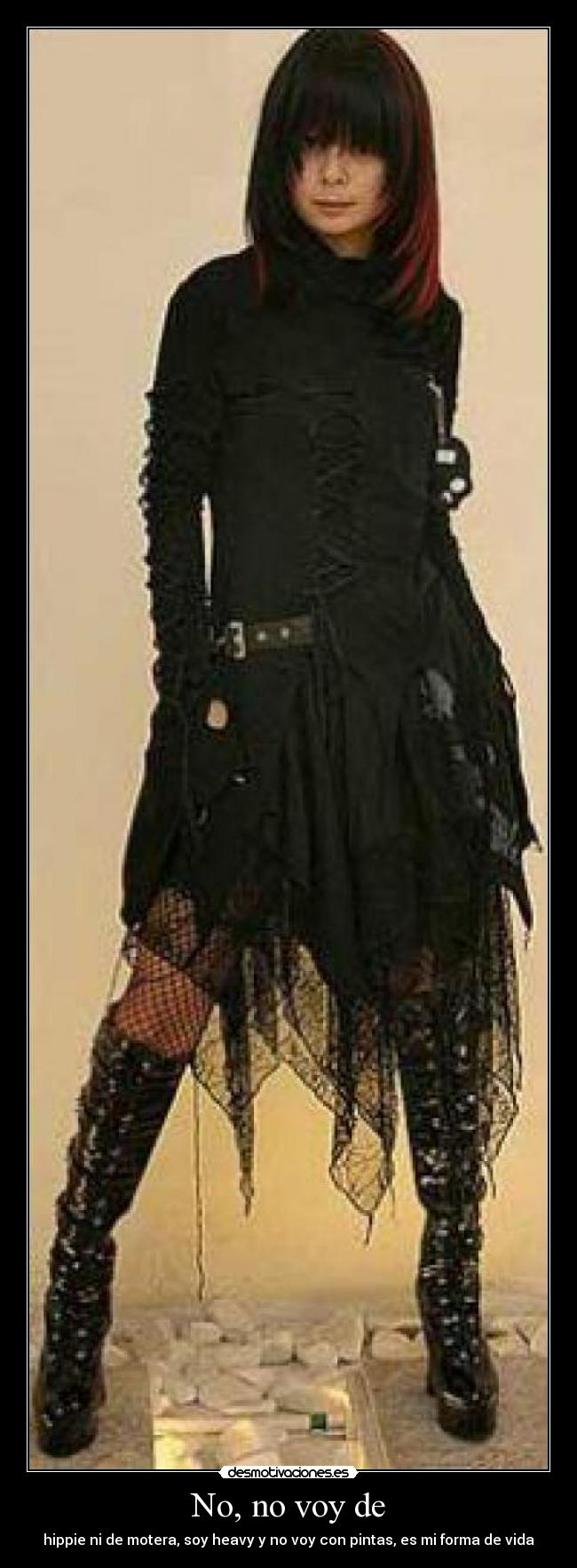 No, no voy de - hippie ni de motera, soy heavy y no voy con pintas, es mi forma de vida