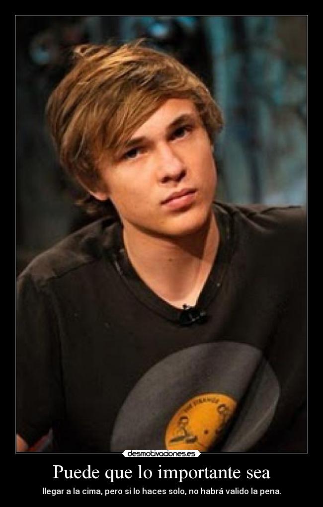 Puede que lo importante sea - llegar a la cima, pero si lo haces solo, no habrá valido la pena.