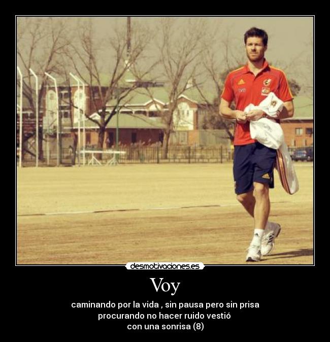 Voy - caminando por la vida , sin pausa pero sin prisa
procurando no hacer ruido vestió 
con una sonrisa (8)