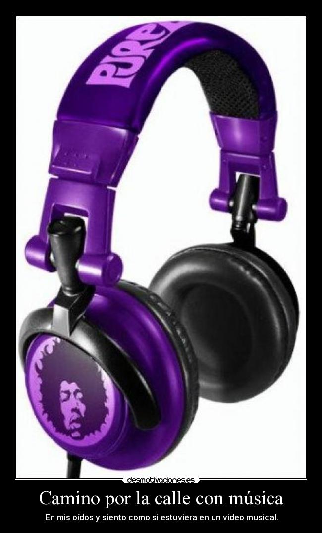 Camino por la calle con música - En mis oídos y siento como si estuviera en un video musical.