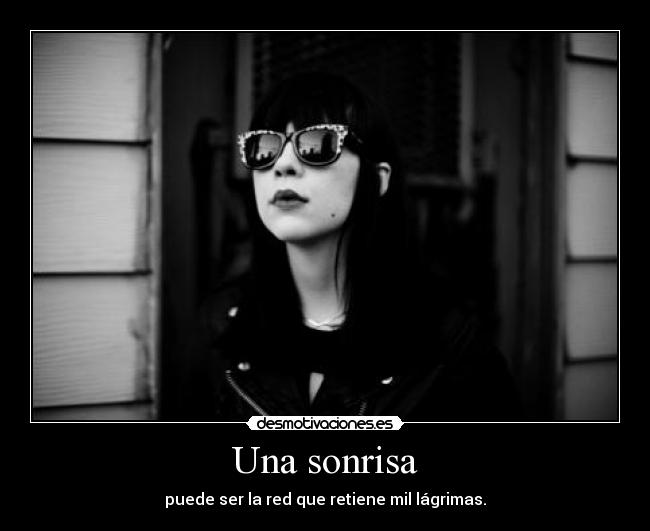 Una sonrisa - puede ser la red que retiene mil lágrimas.