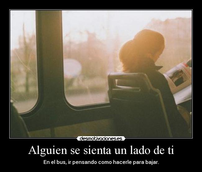 Alguien se sienta un lado de ti -