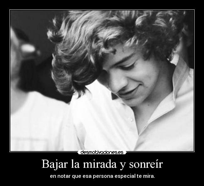 Bajar la mirada y sonreír - en notar que esa persona especial te mira.