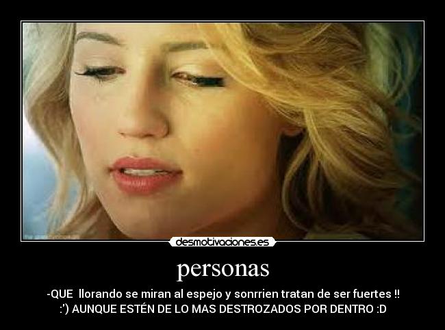 personas - -QUE  llorando se miran al espejo y sonrrien tratan de ser fuertes !!
:) AUNQUE ESTÉN DE LO MAS DESTROZADOS POR DENTRO :D