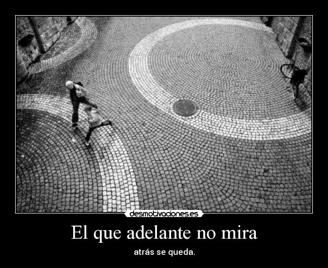 El que adelante no mira -