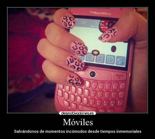 carteles eso siempre que hay momento incomodo miro movil jejeje desmotivaciones