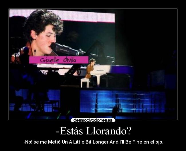 -Estás Llorando? - -No! se me Metió Un A Little Bit Longer And Ill Be Fine en el ojo.